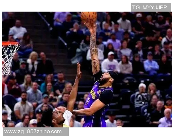 2009年湖人队与爵士队激战回顾：一场经典对决的精彩瞬间与战术分析